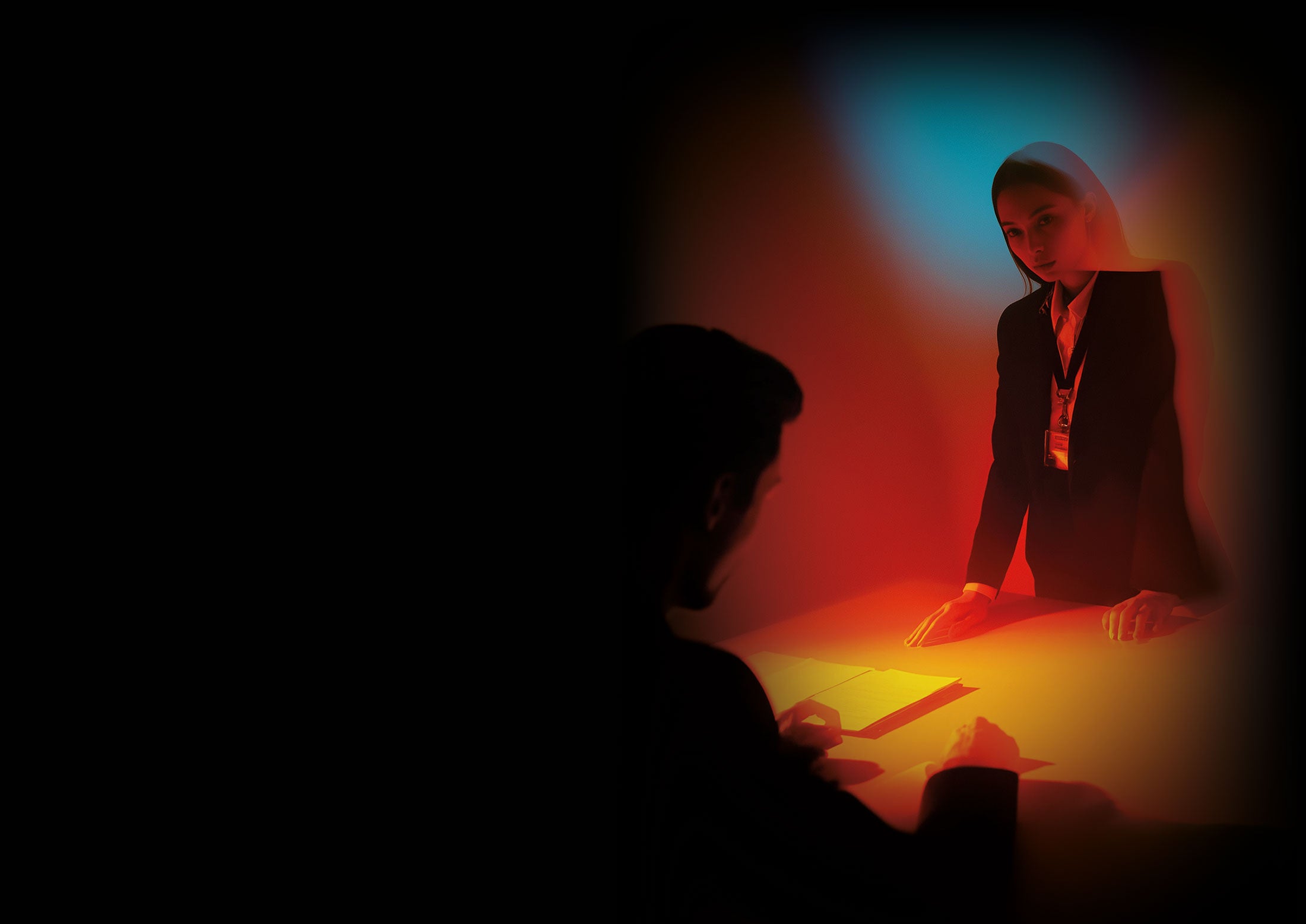 Scène d’interrogatoire immersive issue de la box d’enquête Deep Detective, où le joueur incarne un détective face à un suspect dans une ambiance polar.